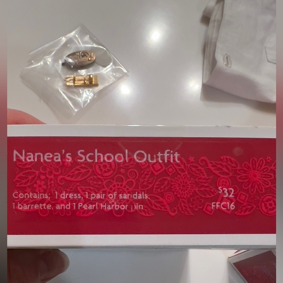 American Girl, Nanea’s School Outfit, RETIRED, Complete Set in Original Box, HTF - Picture 5 of 9